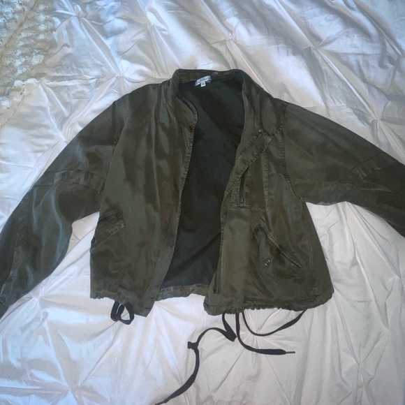 Green Jacket💚🧥 - Picture 3 of 5